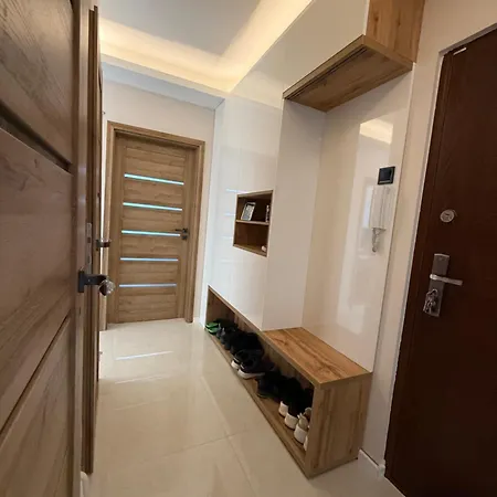 Ferencz Koelcsey - Premium Flat *